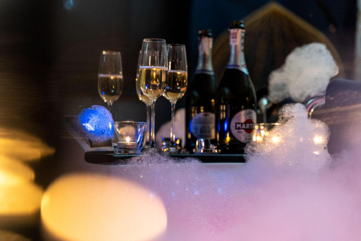 Prywatny wieczór we dwoje - szampan przy jacuzzi